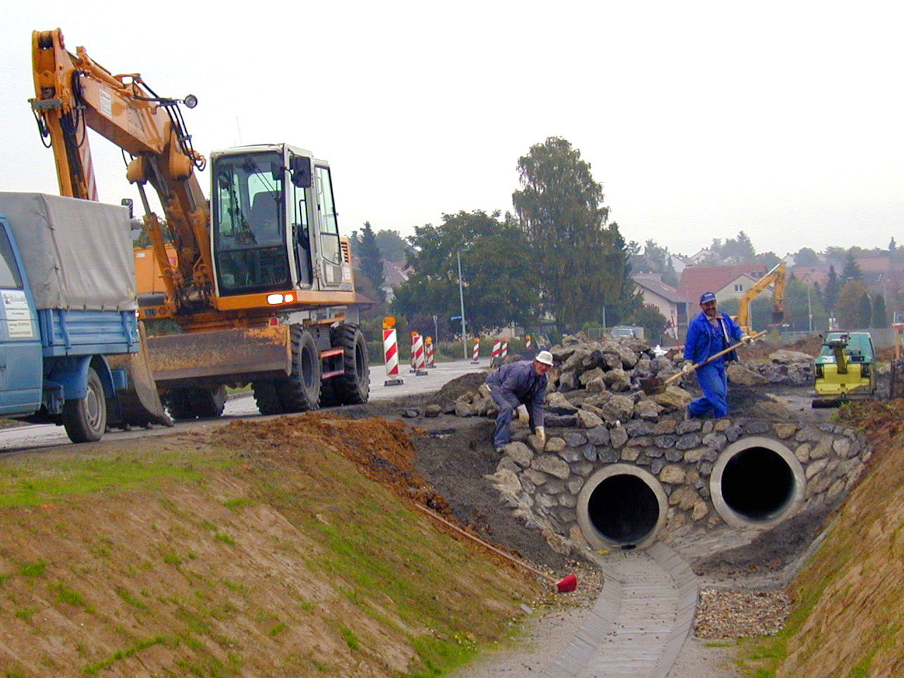 Eine der Maßnahmen: Bau eines Entwässerungsgrabens in der Sinsheimer Straße. (Foto: Gabi Muth)